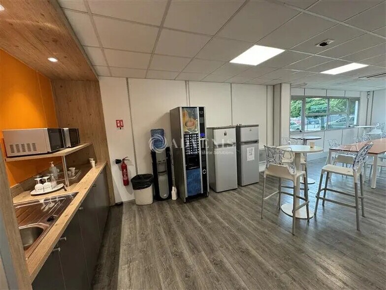 Bureau dans Collégien à louer - Photo de l’immeuble – Image 3 sur 10