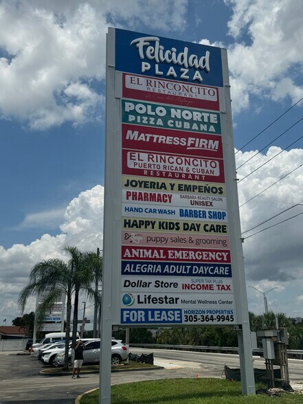 2050 W 56th St, Hialeah, FL à louer - Photo de l’immeuble – Image 2 sur 4