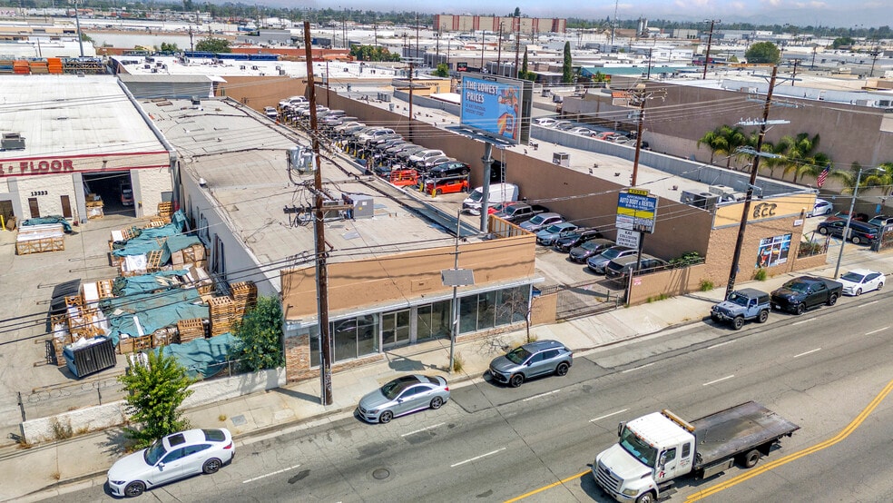 13329 Sherman Way, North Hollywood, CA à vendre - Photo de l’immeuble – Image 2 sur 21