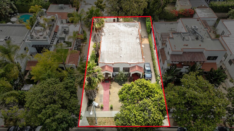 1218 Poinsettia Dr, West Hollywood, CA à vendre - Photo de l’immeuble – Image 1 sur 14
