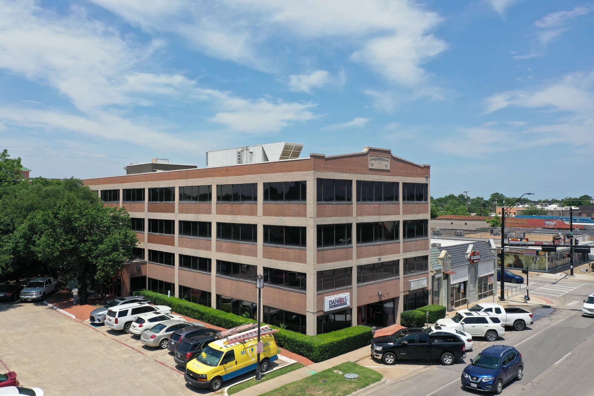 1005 W Jefferson Blvd, Dallas, TX à louer Photo principale– Image 1 sur 13