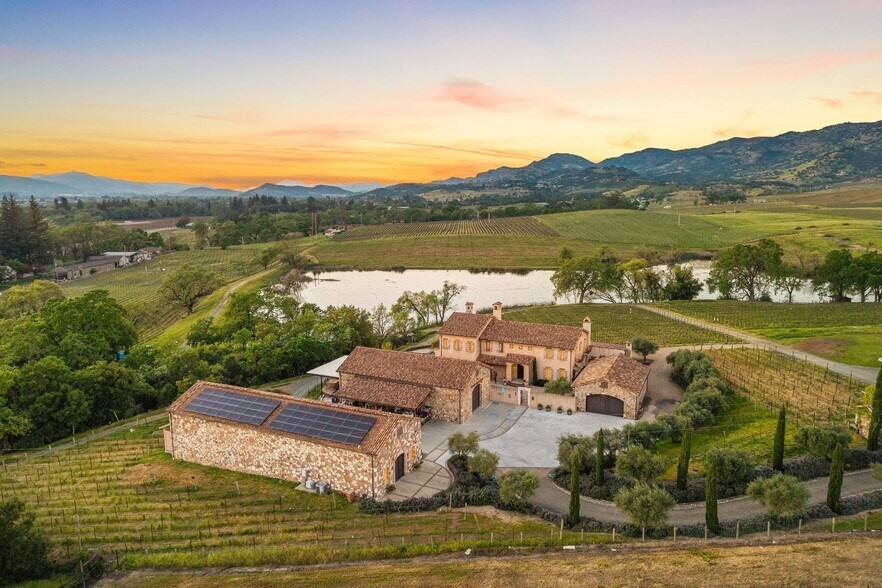 1096 Hardman Ave, Napa, CA à vendre - Photo principale – Image 1 sur 63