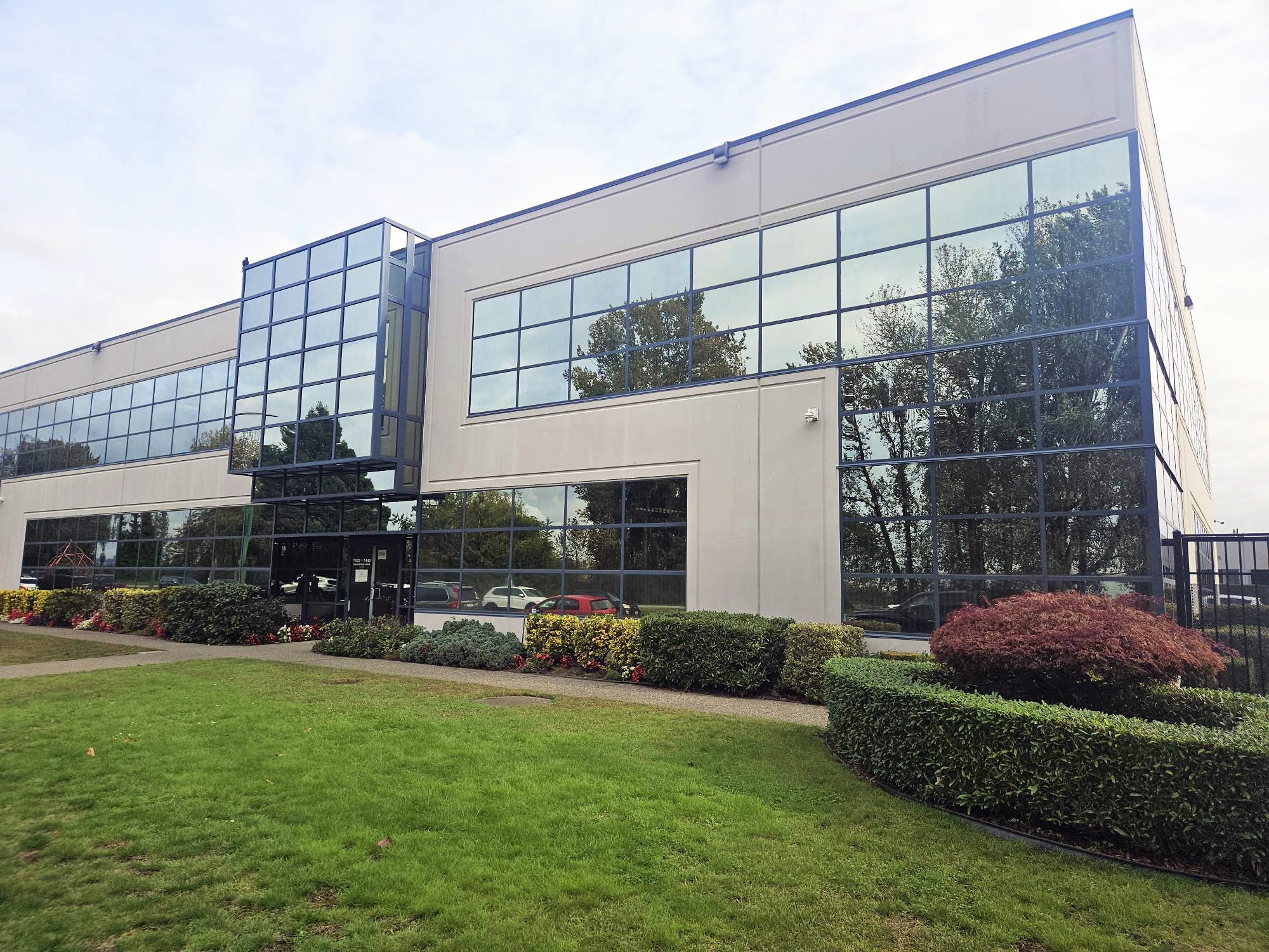 7432-7440 Fraser Park Dr, Burnaby, BC à louer Photo intérieure– Image 1 sur 4