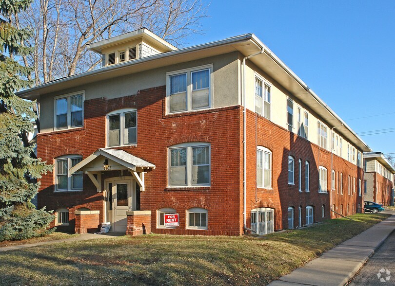 1703 Ashland Ave, Saint Paul, MN à vendre - Photo principale – Image 1 sur 10
