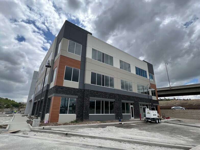 888 S Brea Canyon Rd, Diamond Bar, CA à louer - Photo de l’immeuble – Image 3 sur 18