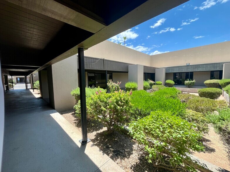 10221 N 32nd St, Phoenix, AZ à louer - Photo de l’immeuble – Image 3 sur 5