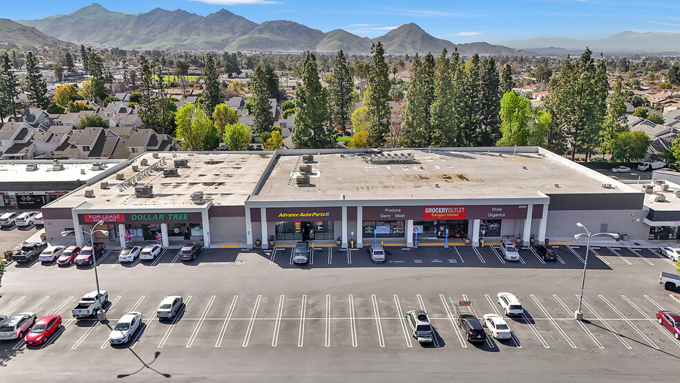 22409-22499 Barton Rd, Grand Terrace, CA à louer - Photo de l’immeuble – Image 1 sur 72