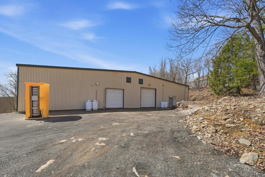 30 Huntoon Memorial Dr, Leicester, MA à vendre - Photo de l’immeuble – Image 3 sur 11