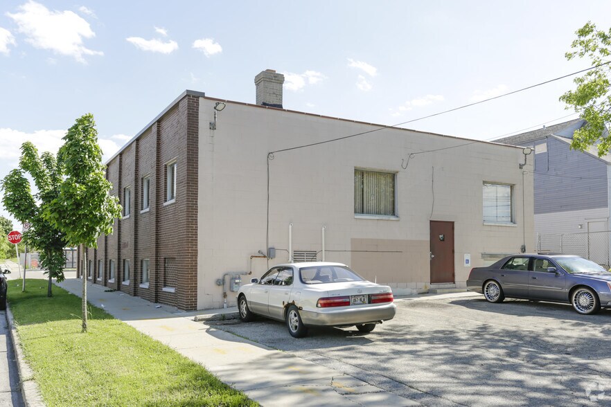 6400 W Capitol Dr, Milwaukee, WI à louer - Photo de l’immeuble – Image 3 sur 3