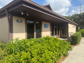 12734 Kenwood Ln, Fort Myers, FL à louer Photo de l’immeuble– Image 2 sur 11