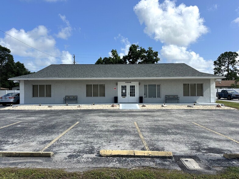 2200 W Bay Dr, Largo, FL à vendre - Photo de l’immeuble – Image 1 sur 10