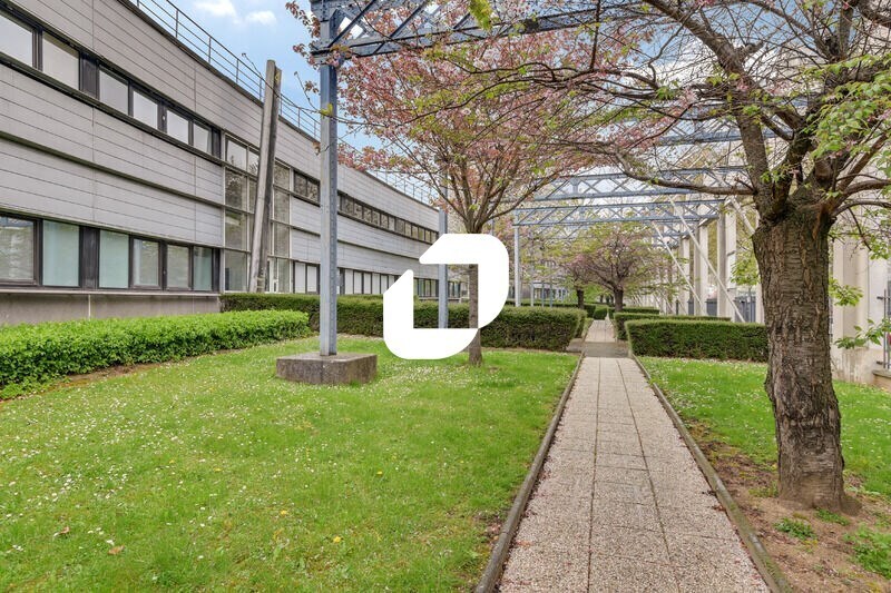 Bureau dans Saint-Denis à louer - Photo de l’immeuble – Image 3 sur 14