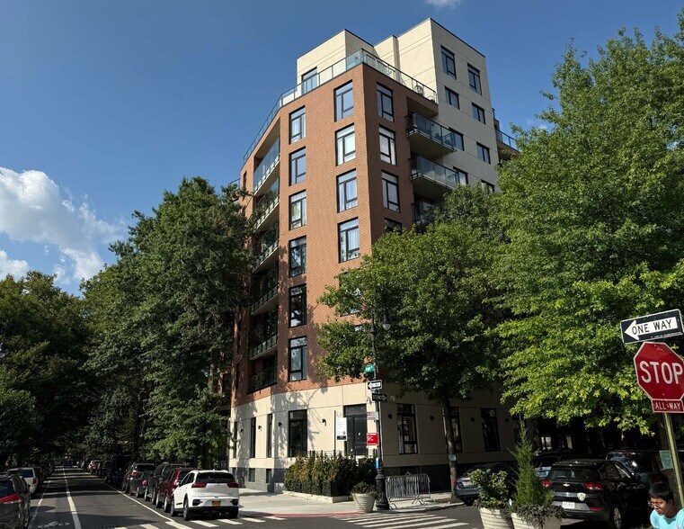 585 Argyle Rd, Brooklyn, NY à louer - Photo de l’immeuble – Image 2 sur 7