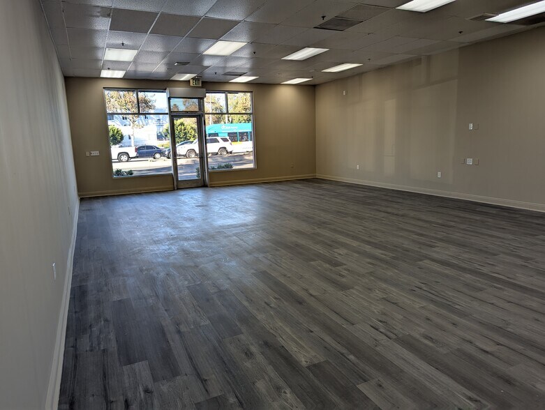 122 E 17th St, Santa Ana, CA à louer - Photo de l’immeuble – Image 3 sur 8