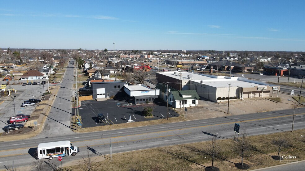 817 W Walnut St, Rogers, AR à louer - Photo de l’immeuble – Image 3 sur 7