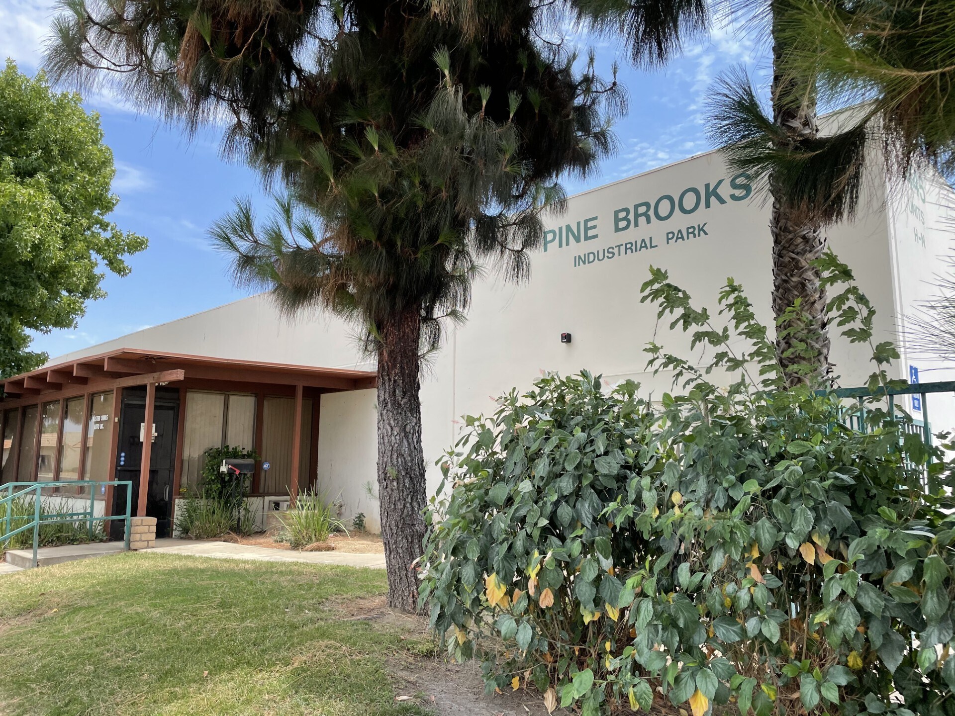 1445 W Brooks St, Ontario, CA à louer Photo de l’immeuble– Image 1 sur 15