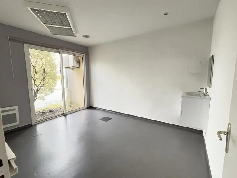 Local commercial dans Vayres à louer - Photo intérieure – Image 2 sur 9