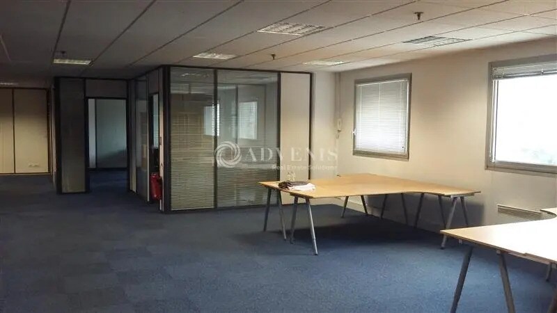 Bureau dans Croissy-Beaubourg à louer - Photo de l’immeuble – Image 3 sur 8