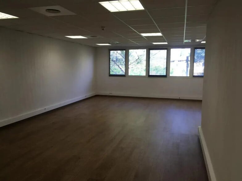 Bureau dans Mougins à louer - Photo de l’immeuble – Image 3 sur 5