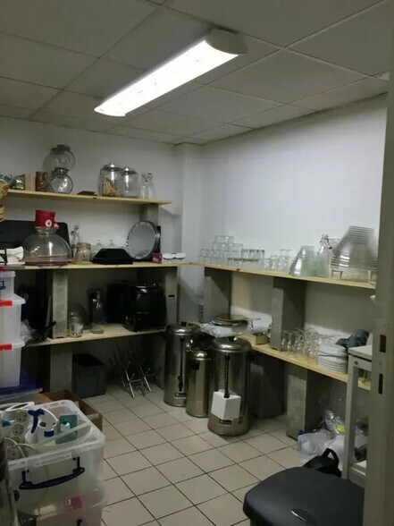 Local d’activités dans Hérouville-Saint-Clair à louer - Photo de l’immeuble – Image 2 sur 12