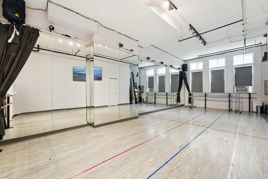 196 Morgan St, Jersey City, NJ à vendre - Photo de l’immeuble – Image 3 sur 15