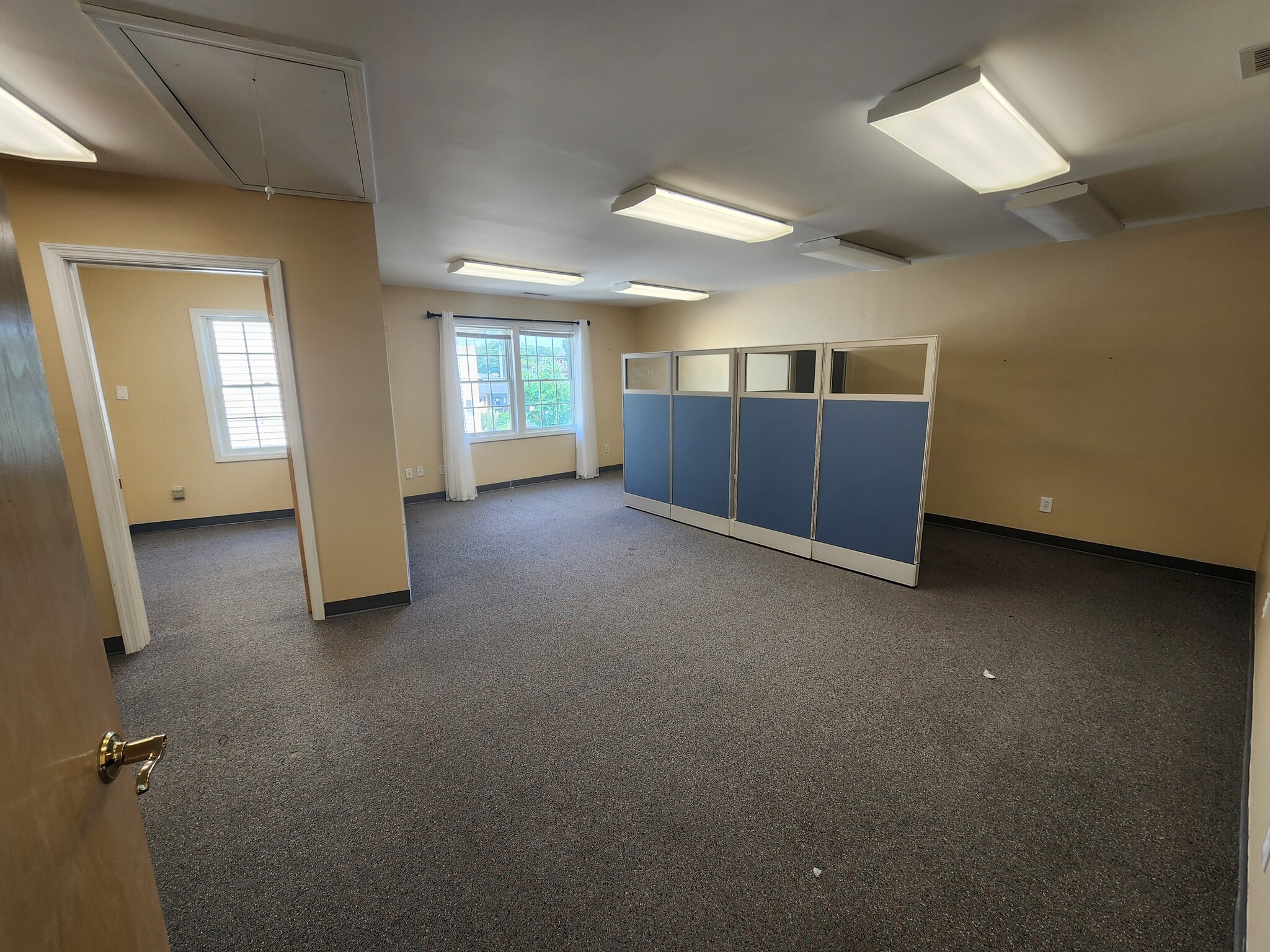 1076 Main St, Fishkill, NY à louer Photo intérieure– Image 1 sur 4