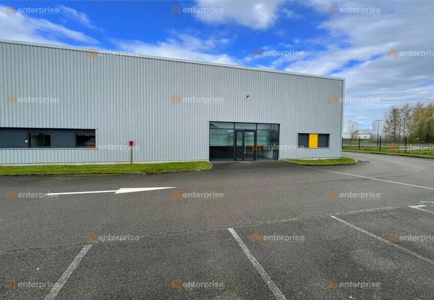 Local d’activités dans Béthune à louer - Photo de l’immeuble – Image 2 sur 3