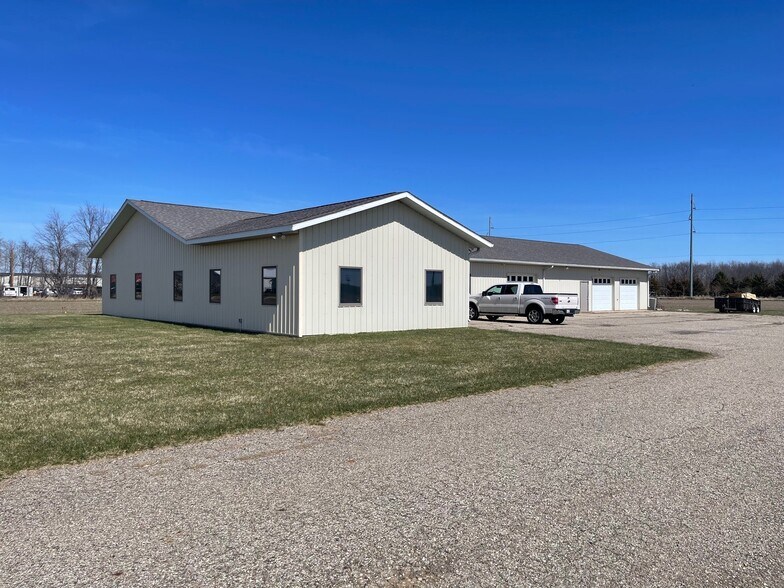 15675 Morris Industrial Dr, Schoolcraft, MI à vendre - Photo de l’immeuble – Image 3 sur 30