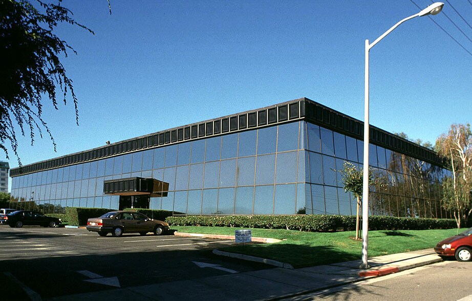 800 S Claremont St, San Mateo, CA à louer - Photo principale – Image 1 sur 6