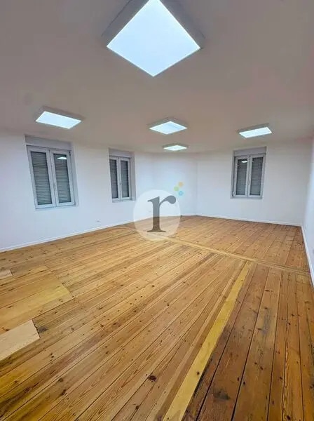 Plus de détails pour Bureau à vendre