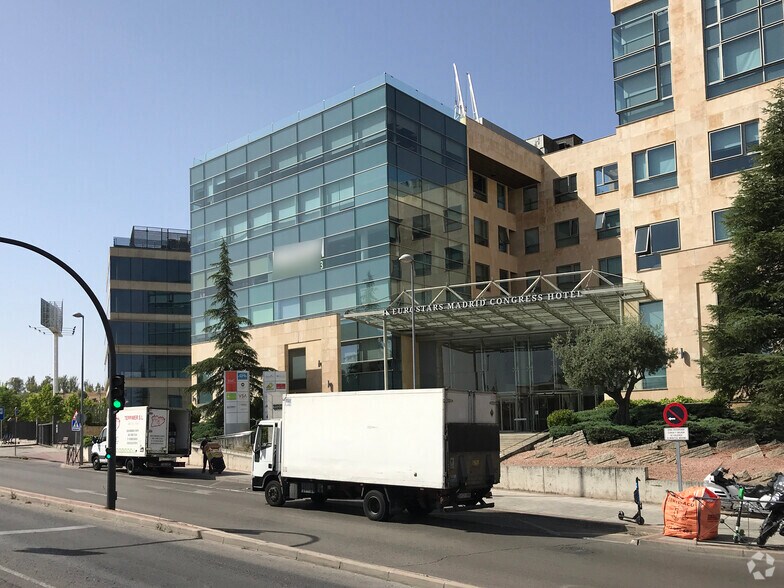 Avenida Transición Española, 24, Alcobendas, Madrid à louer - Photo de l’immeuble – Image 2 sur 5