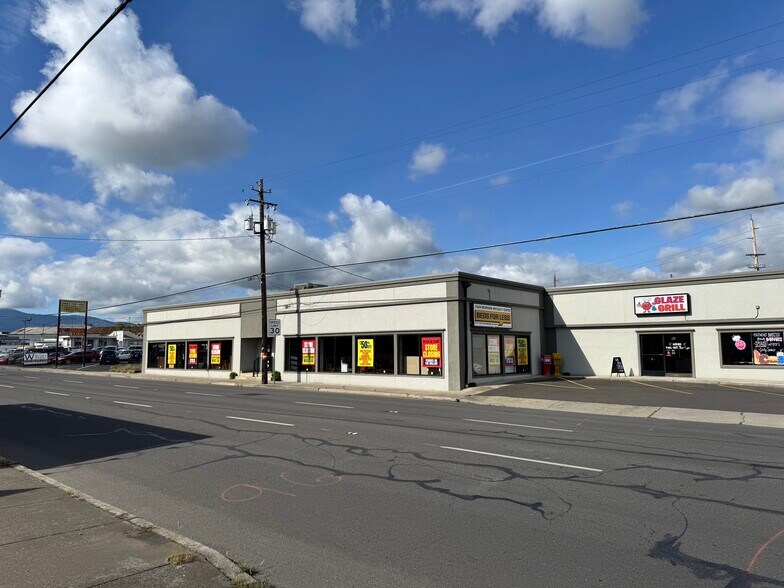 1165 Court St, Medford, OR à louer - Photo de l’immeuble – Image 2 sur 5