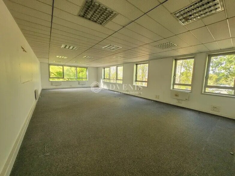 Bureau dans Éragny à louer - Photo de l’immeuble – Image 3 sur 9