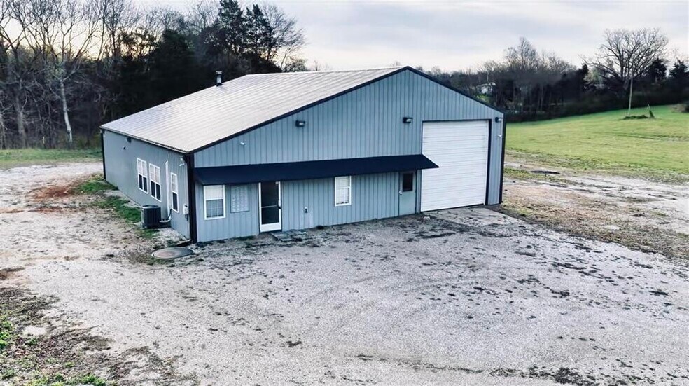 23663 Louisville Rd, Park City, KY à vendre - Photo de l’immeuble – Image 3 sur 13
