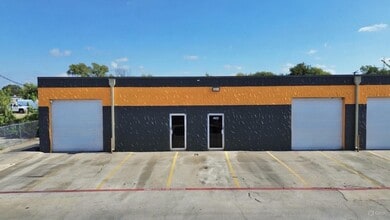 1229 Colorado Ln, Arlington, TX à louer Photo de l’immeuble– Image 1 sur 6