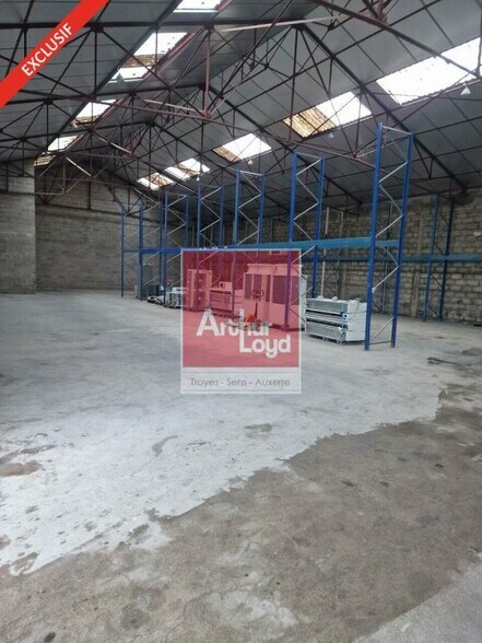 Industriel/Logistique dans Sens à louer - Photo de l’immeuble – Image 3 sur 6