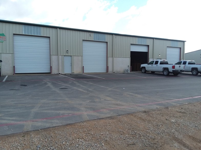 23703 Interstate 35, Kyle, TX à louer - Photo de l’immeuble – Image 1 sur 5
