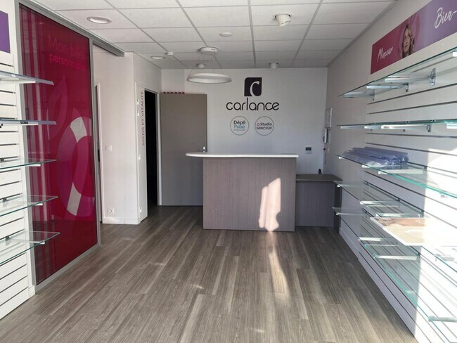 Plus de détails pour Local commercial à vendre