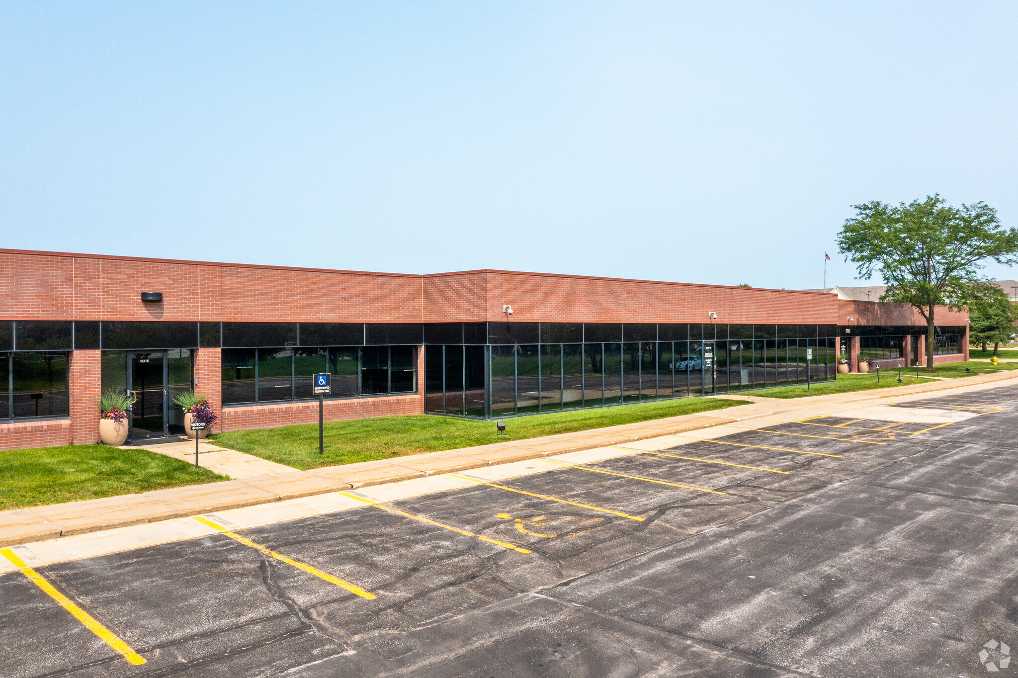 7601 Office Plaza Dr N, West Des Moines, IA à louer Photo de l’immeuble– Image 1 sur 6