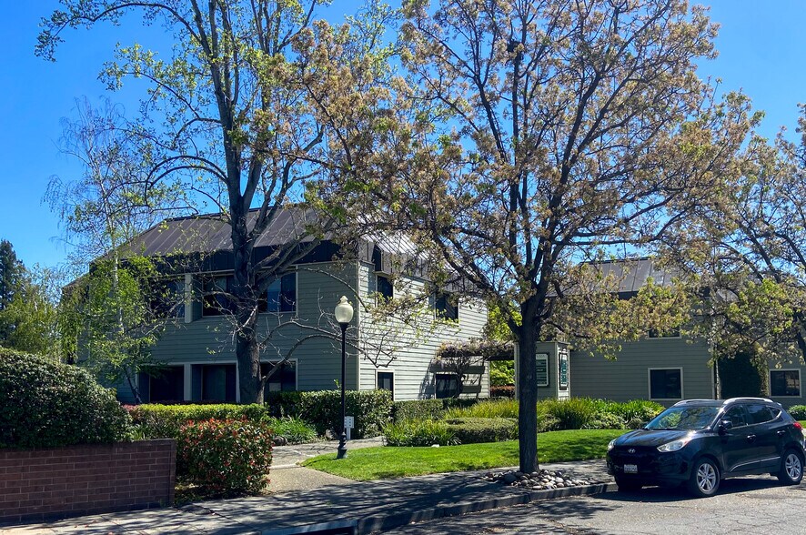 3266 Villa Ln, Napa, CA à vendre - Photo de l’immeuble – Image 3 sur 9