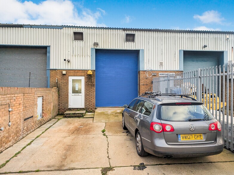 Ford Rd, Ford à louer - Photo de l’immeuble – Image 3 sur 3