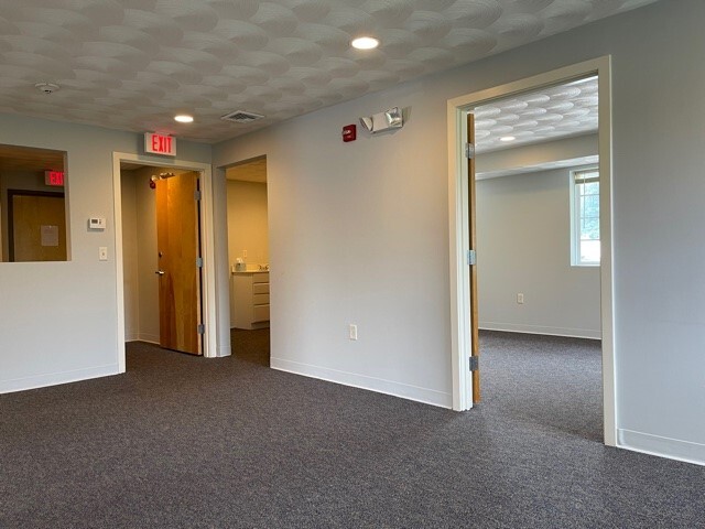 117 Eddie Dowling Hwy, North Smithfield, RI à louer Photo de l’immeuble– Image 1 sur 11
