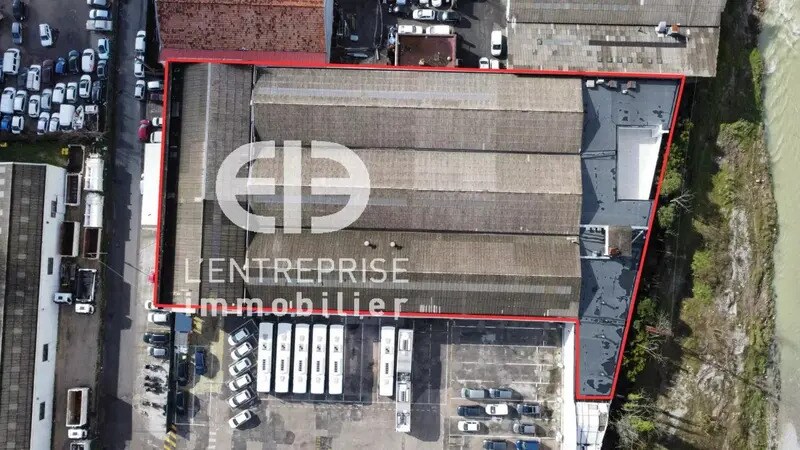 Industriel/Logistique dans La Trinité à louer - Photo de l’immeuble – Image 2 sur 17
