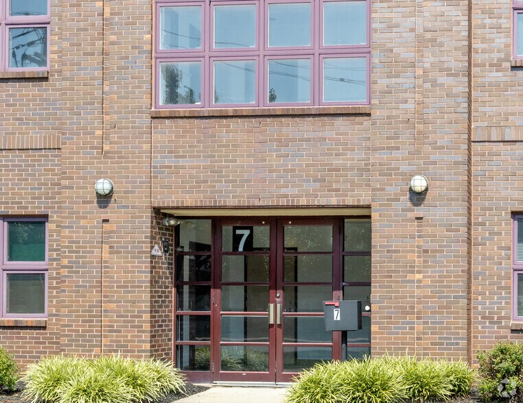 7 Dunmore Ave, Ewing, NJ à louer - Photo de l’immeuble – Image 3 sur 5