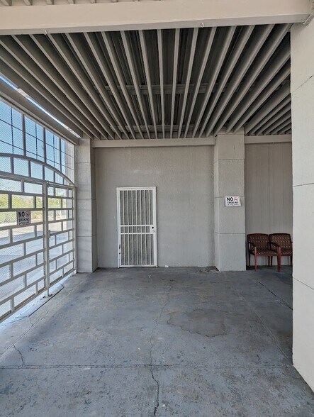 4450 E Washington Ave, Las Vegas, NV à louer - Photo de l’immeuble – Image 3 sur 4