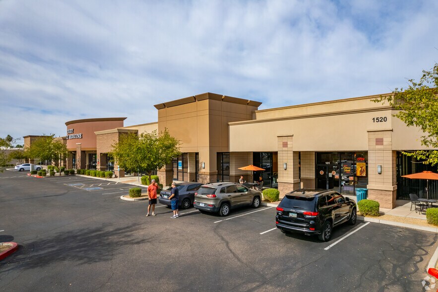 1520 W Guadalupe Rd, Gilbert, AZ à louer - Photo de l’immeuble – Image 2 sur 3