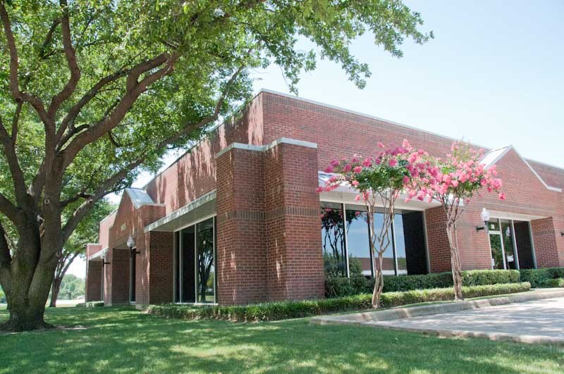 1485 Richardson Dr, Richardson, TX à louer - Photo de l’immeuble – Image 1 sur 12