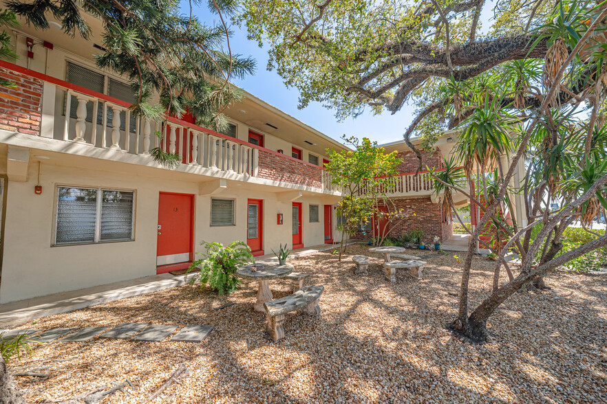 1401 SW 67th Ave, Miami, FL à vendre - Photo de l’immeuble – Image 3 sur 10