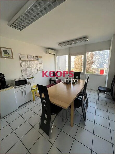 Local d'activités dans Portet-sur-Garonne à vendre - Photo de l’immeuble – Image 3 sur 11