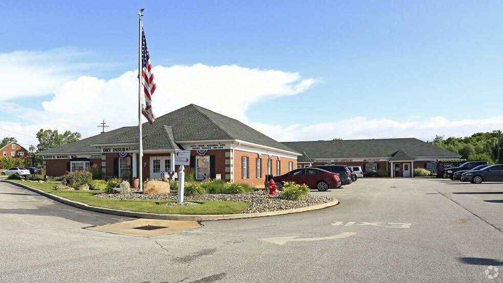 320 Center St, Chardon, OH à louer - Photo principale – Image 1 sur 5